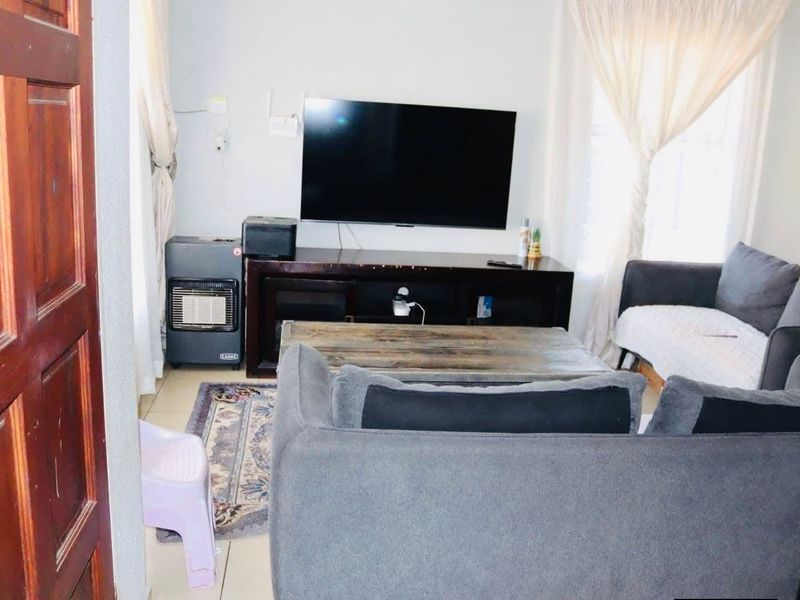 Aureus Charm: Cozy 2 Bed Home with Fibre - Photo 7