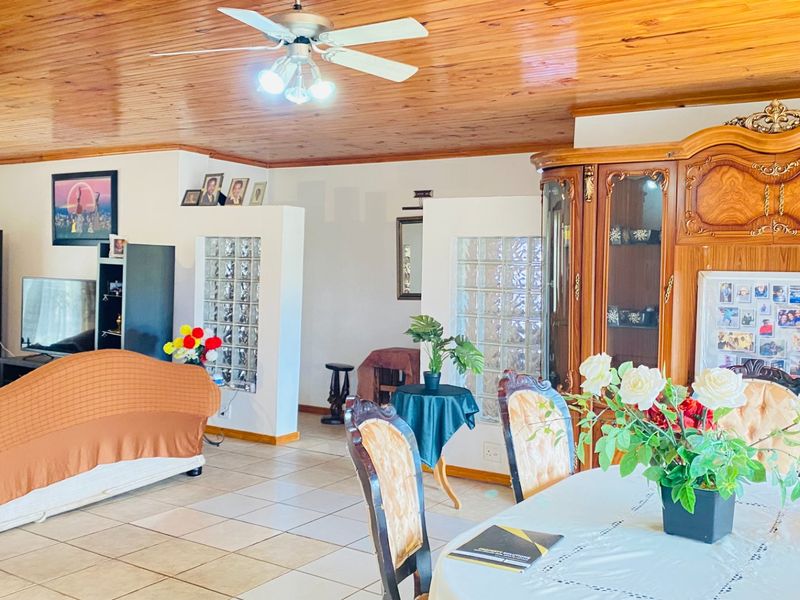 Family friendly home with pool in Winterhoek Park - Photo 9
