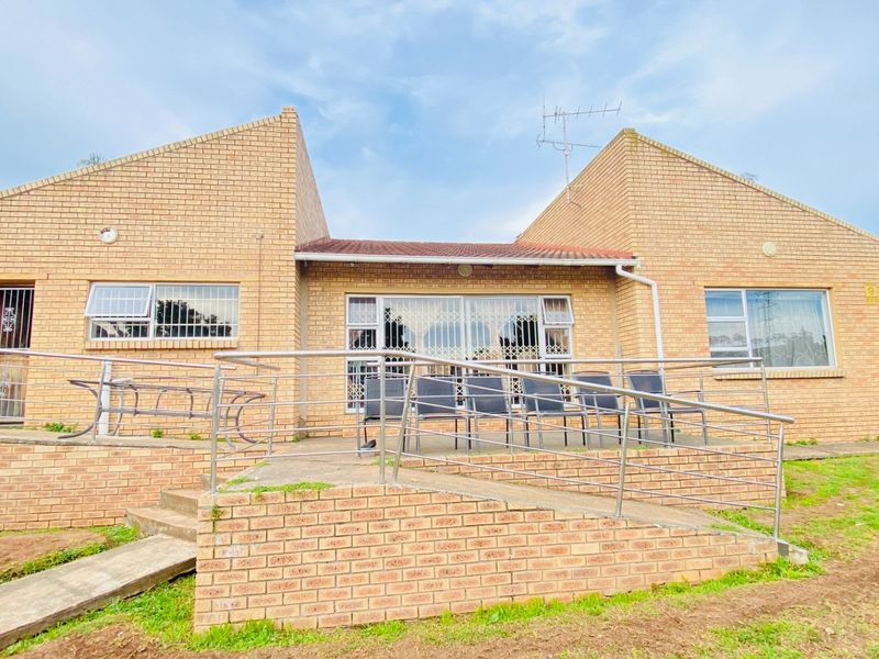 Family friendly home with pool in Winterhoek Park - Photo 1