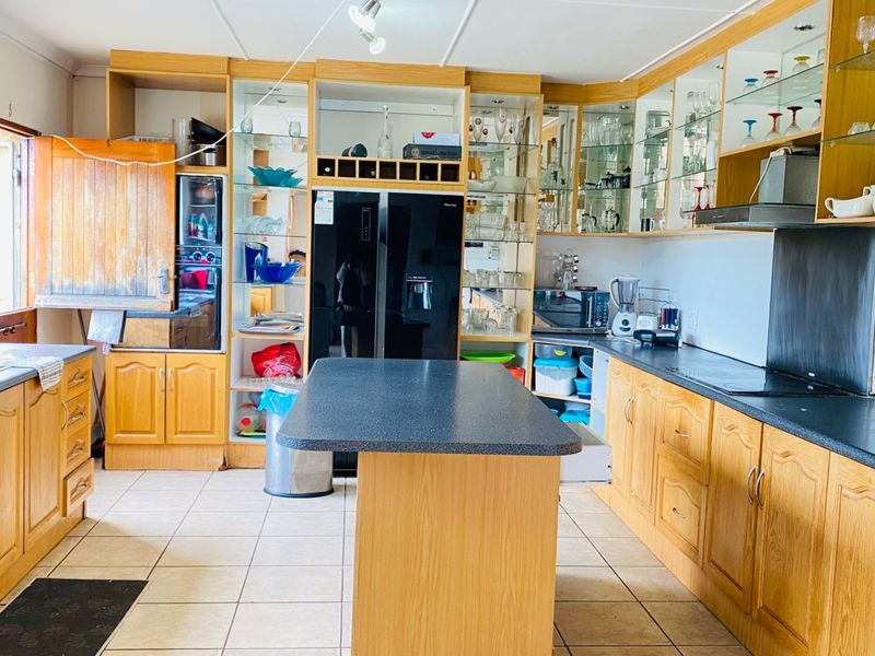Family friendly home with pool in Winterhoek Park - Photo 4