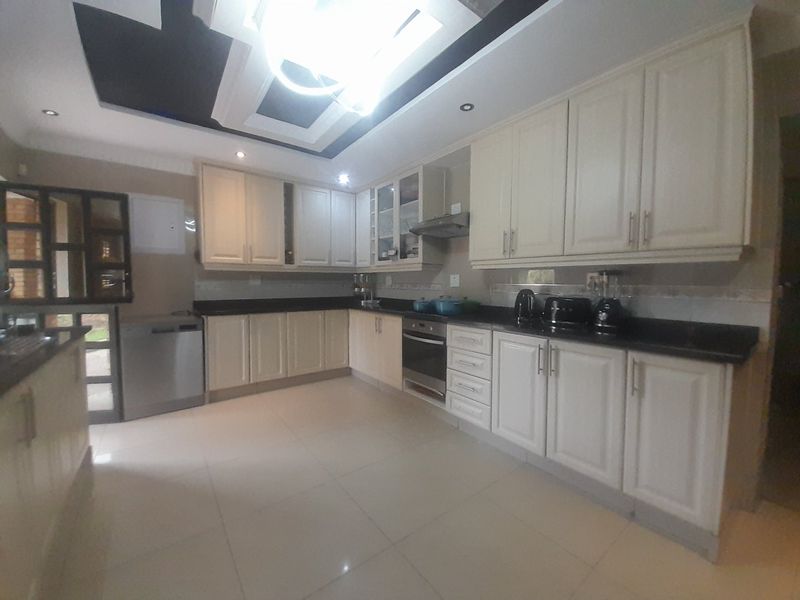 SPACIOUS FAMILY HOME. - Photo 5