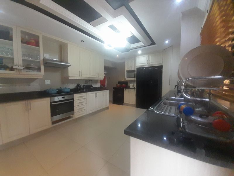 SPACIOUS FAMILY HOME. - Photo 4