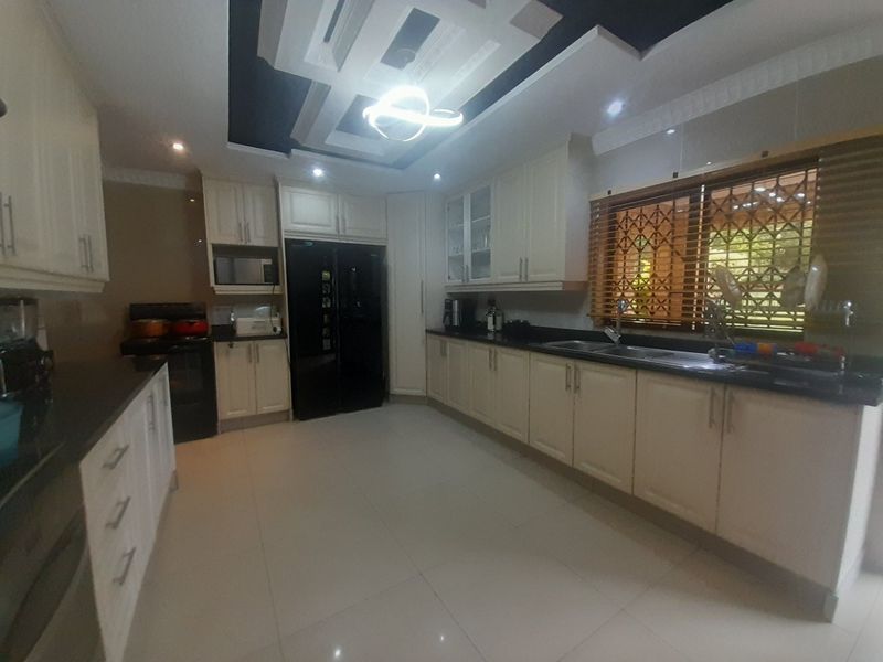 SPACIOUS FAMILY HOME. - Photo 2