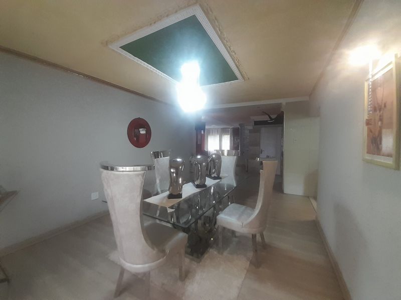 SPACIOUS FAMILY HOME. - Photo 8