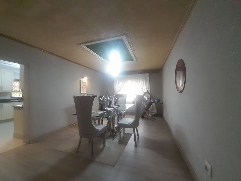 SPACIOUS FAMILY HOME. - Photo 7