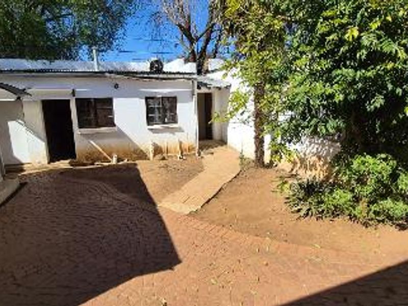 14 Bedroom House For Sale - Photo 3