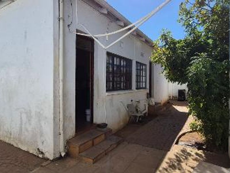 14 Bedroom House For Sale - Photo 4