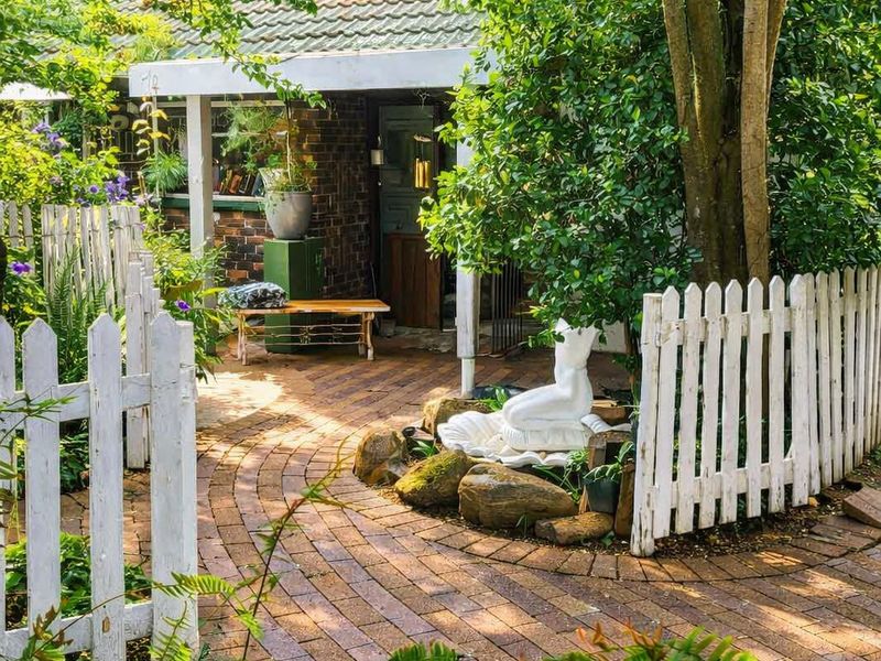 MUCH LOVED OLDER FAMILY HOME. - Photo 3