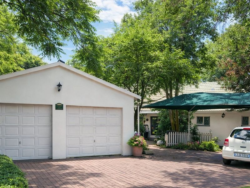 MUCH LOVED OLDER FAMILY HOME. - Photo 1