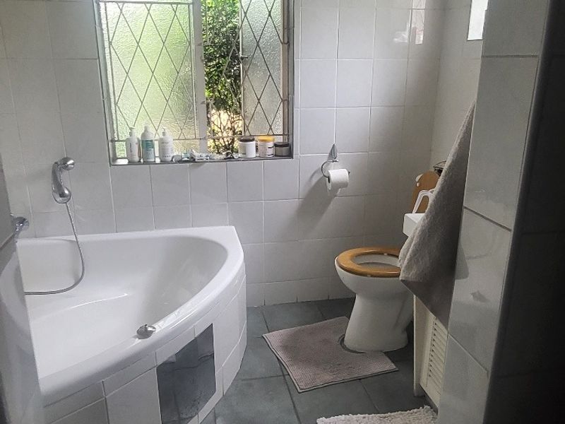MUCH LOVED OLDER FAMILY HOME. - Photo 10