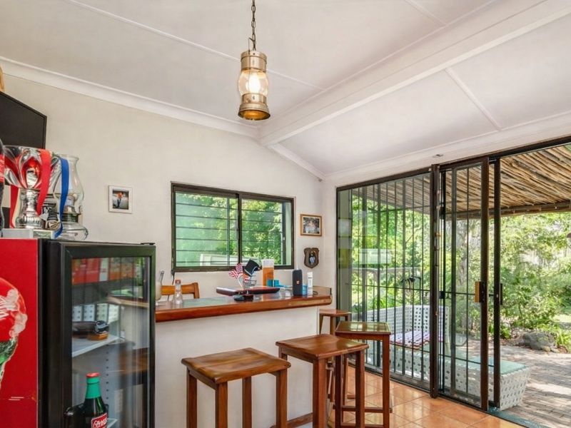 MUCH LOVED OLDER FAMILY HOME. - Photo 8