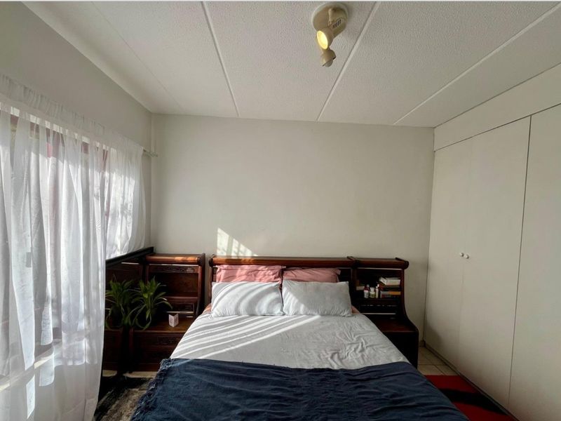 2 Bedroom Apartment / Flat for Sale in Sunninghill - Photo 5
