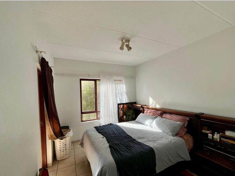 2 Bedroom Apartment / Flat for Sale in Sunninghill - Photo 4