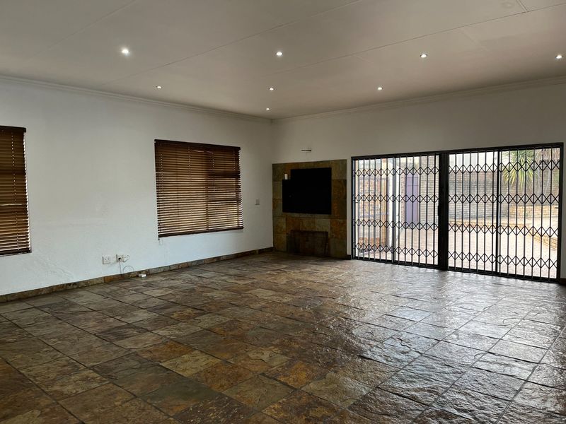 Spacious Family Home with Flatlet & Impressive Extras - Photo 6