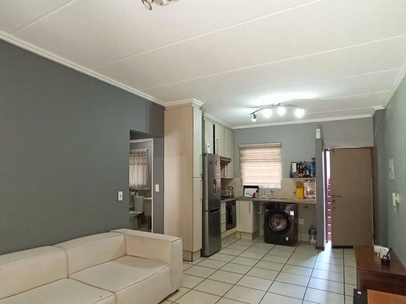1 Bedroom Ground-Floor Apartment for Sale, Lonehill - Photo 5