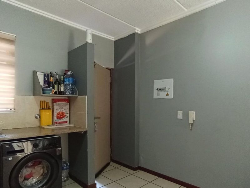 1 Bedroom Ground-Floor Apartment for Sale, Lonehill - Photo 4