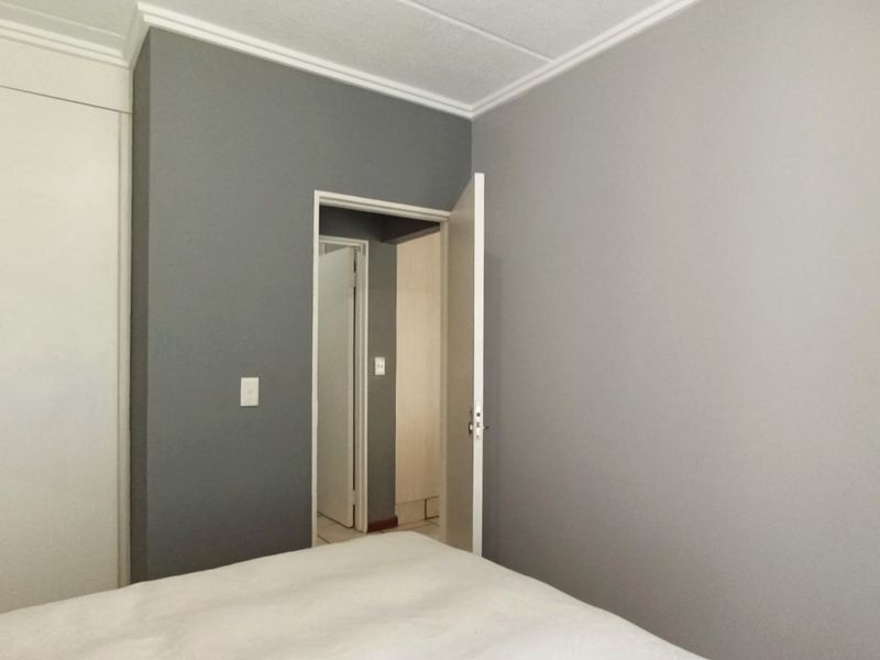 1 Bedroom Ground-Floor Apartment for Sale, Lonehill - Photo 9