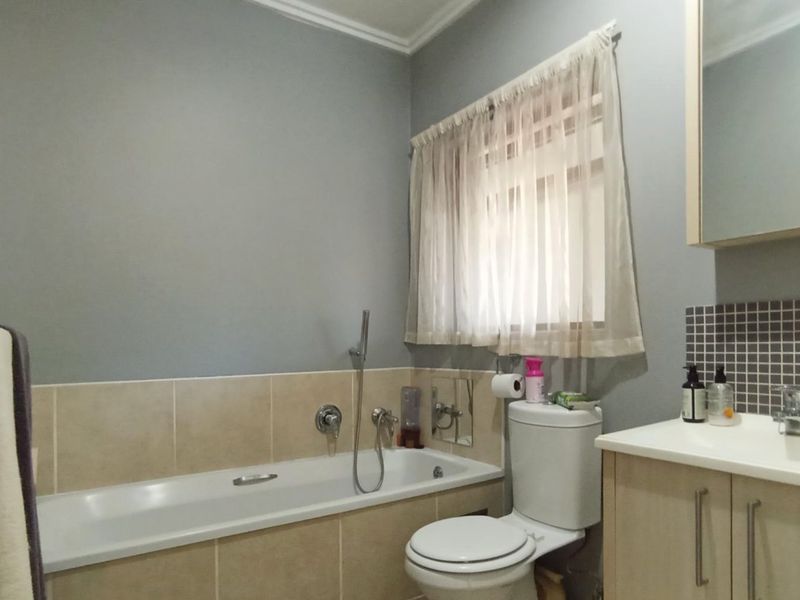 1 Bedroom Ground-Floor Apartment for Sale, Lonehill - Photo 7