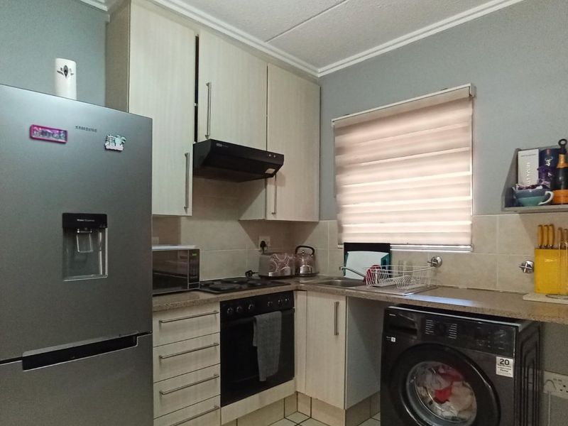 1 Bedroom Ground-Floor Apartment for Sale, Lonehill - Photo 2