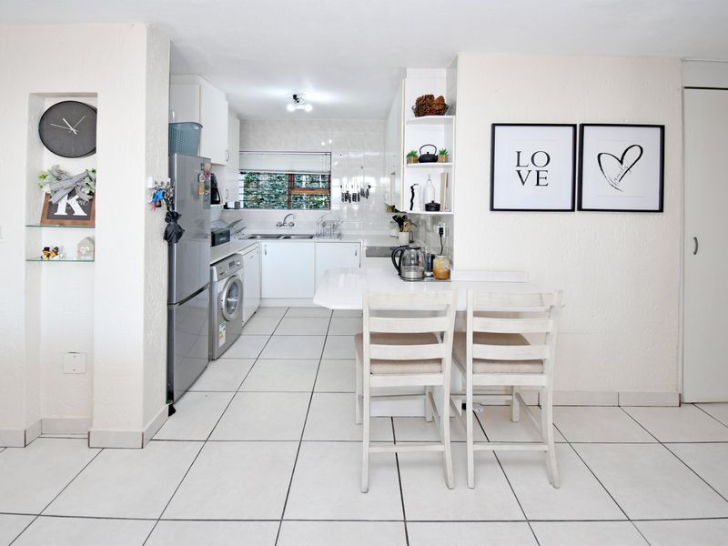 Spacious First Floor Apartment with Panoramic Views - Photo 7