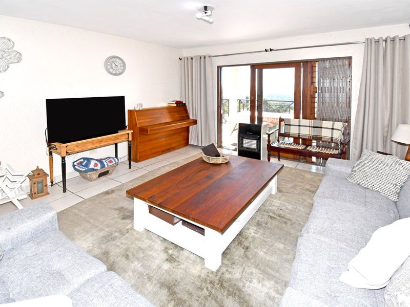 Spacious First Floor Apartment with Panoramic Views - Photo 6