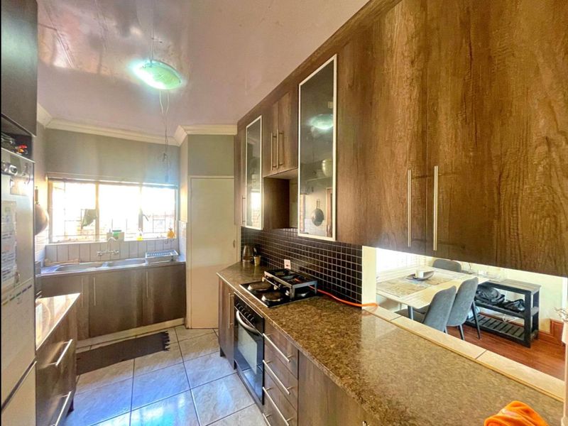 3 Bedroom House for Sale in The Reeds - Photo 2