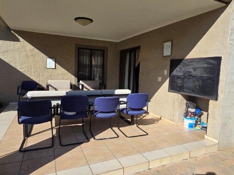 4 Bedroom House For Sale in Amberfield Ridge - Photo 3