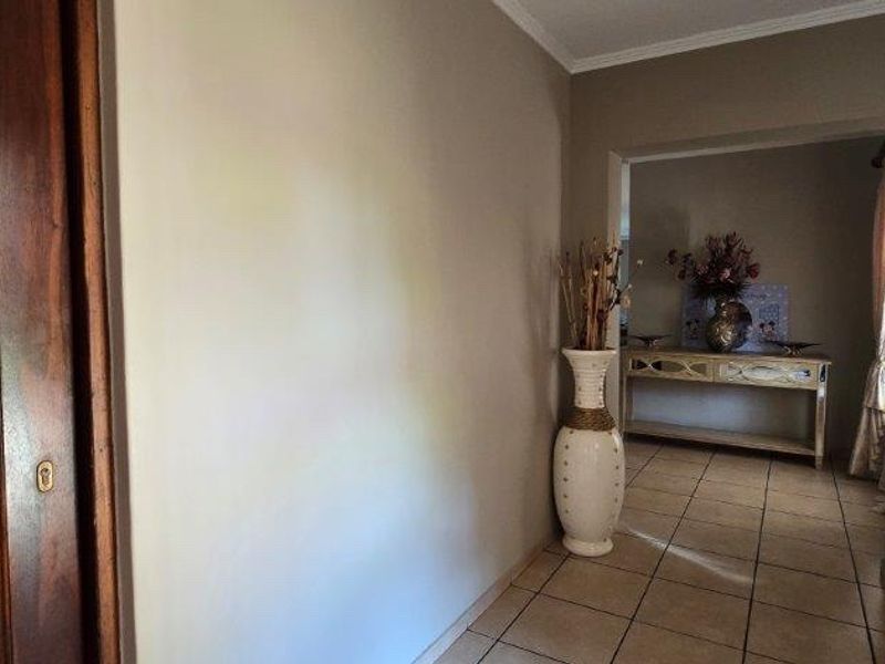 4 Bedroom House For Sale in Amberfield Ridge - Photo 10