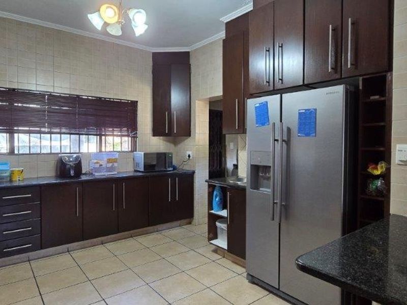 4 Bedroom House For Sale in Amberfield Ridge - Photo 9