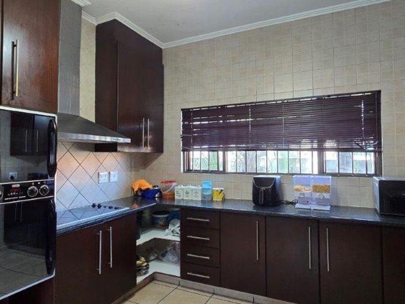 4 Bedroom House For Sale in Amberfield Ridge - Photo 8