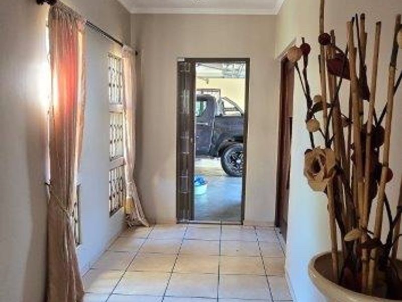 4 Bedroom House For Sale in Amberfield Ridge - Photo 2