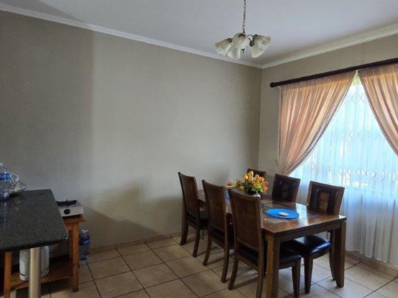 4 Bedroom House For Sale in Amberfield Ridge - Photo 7