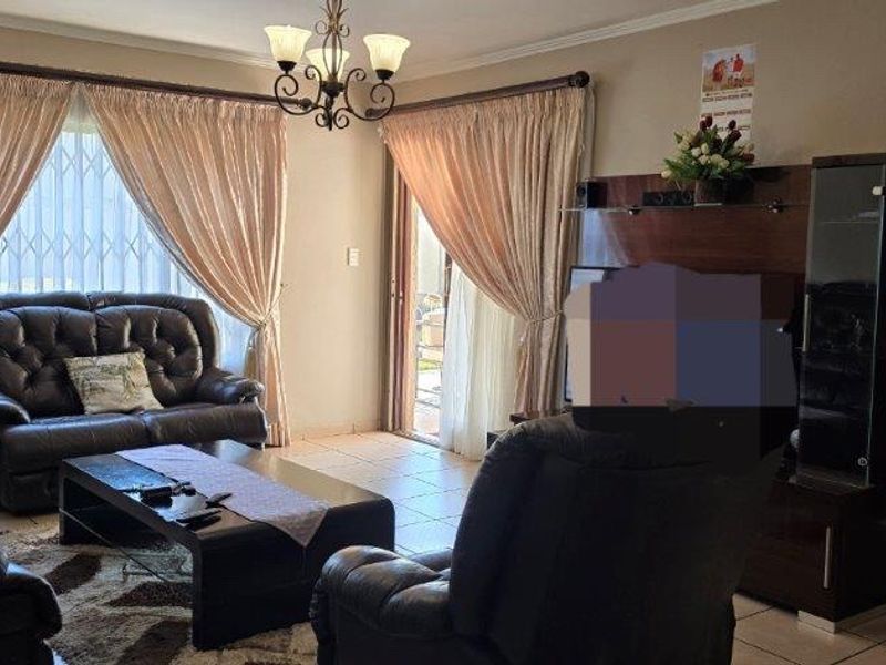 4 Bedroom House For Sale in Amberfield Ridge - Photo 6