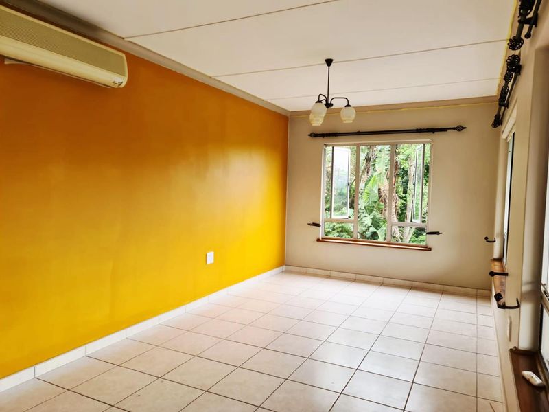 Well Maintained, Spacious Three bed, Two bath family home in Queensburgh - Photo 3