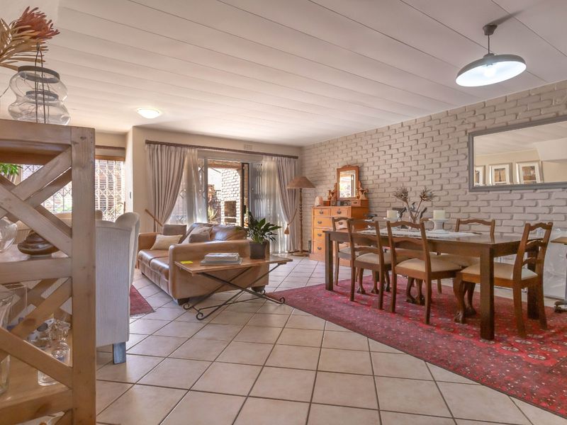 Sunny & Secure 3-Bedroom Duplex – Perfect Lock-Up-and-Go Lifestyle! - Photo 8