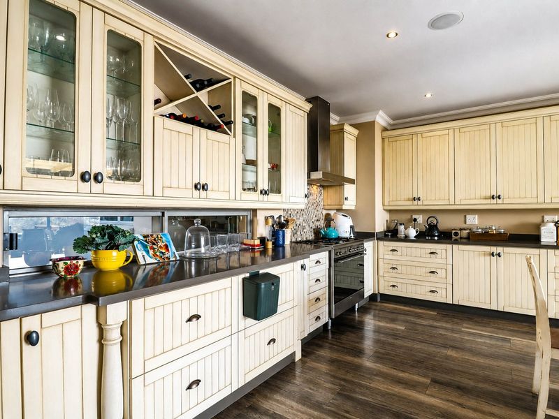 Copperleaf 5 Bed + 5 Bath - Incl. Flatlet & 2.5 Garages  - Photo 10