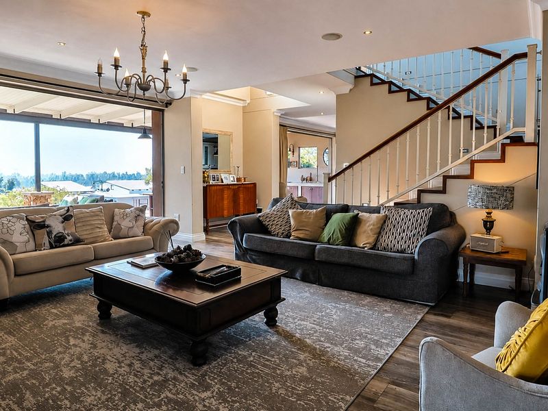 Copperleaf 5 Bed + 5 Bath - Incl. Flatlet & 2.5 Garages  - Photo 6