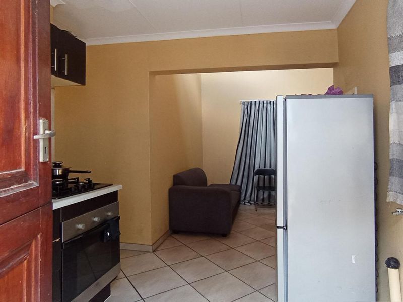Priced to Sell! 3-Bedroom Townhouse with Private Yard in Summerset Place, Midrand - Photo 3