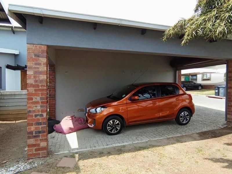 Priced to Sell! 3-Bedroom Townhouse with Private Yard in Summerset Place, Midrand - Photo 2