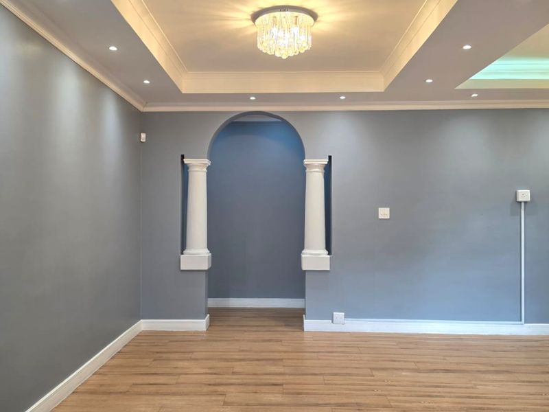 3 Bedroom House with 2-bedroom flatlet in Kenilworth - Photo 1