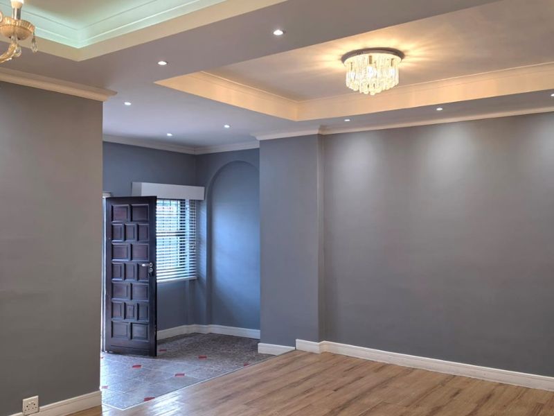 3 Bedroom House with 2-bedroom flatlet in Kenilworth - Photo 4