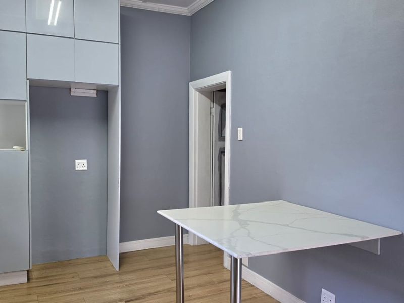 3 Bedroom House with 2-bedroom flatlet in Kenilworth - Photo 8