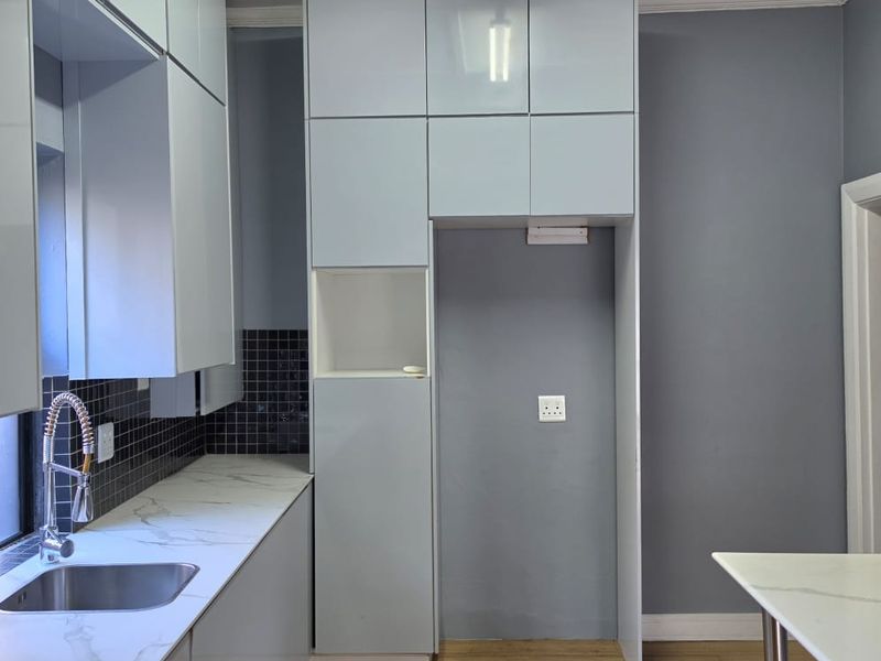3 Bedroom House with 2-bedroom flatlet in Kenilworth - Photo 6