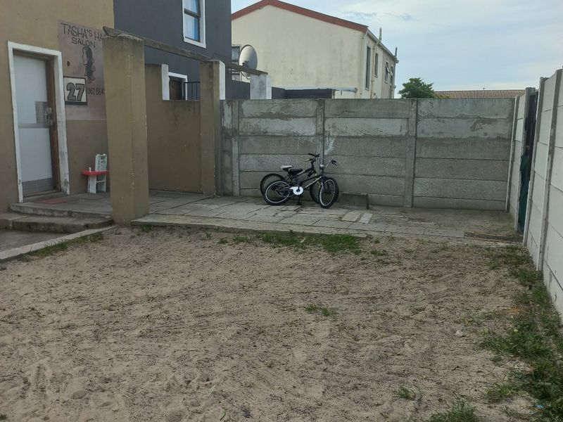 This 3 bedroom semi-detached duplex family home is perfactly located close to all amenities in Belhar - Photo 3