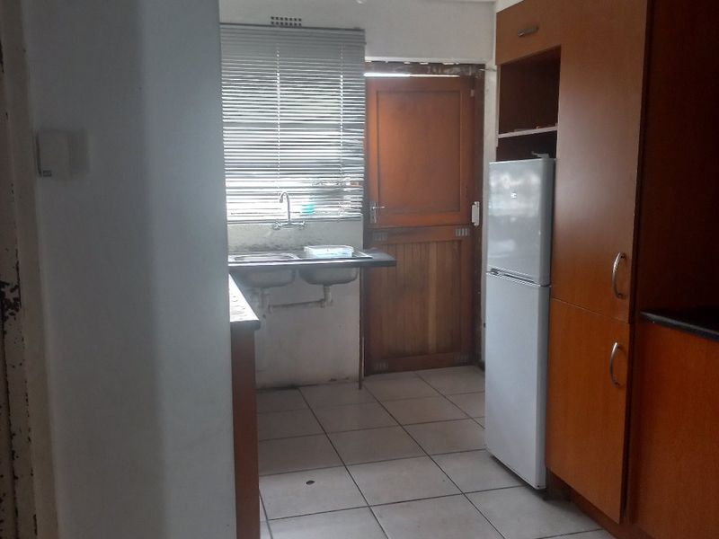 This 3 bedroom semi-detached duplex family home is perfactly located close to all amenities in Belhar - Photo 9