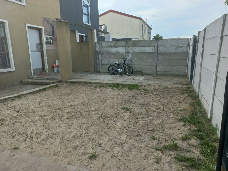 This 3 bedroom semi-detached duplex family home is perfactly located close to all amenities in Belhar - Photo 4