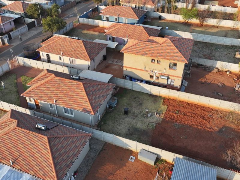 Sunny family home in Sky City living flow - Photo 3