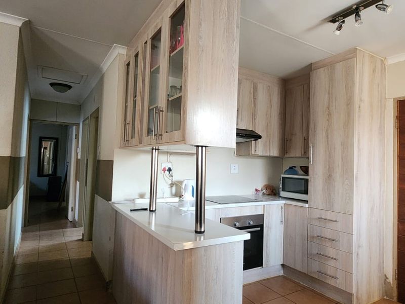 Sunny family home in Sky City living flow - Photo 9