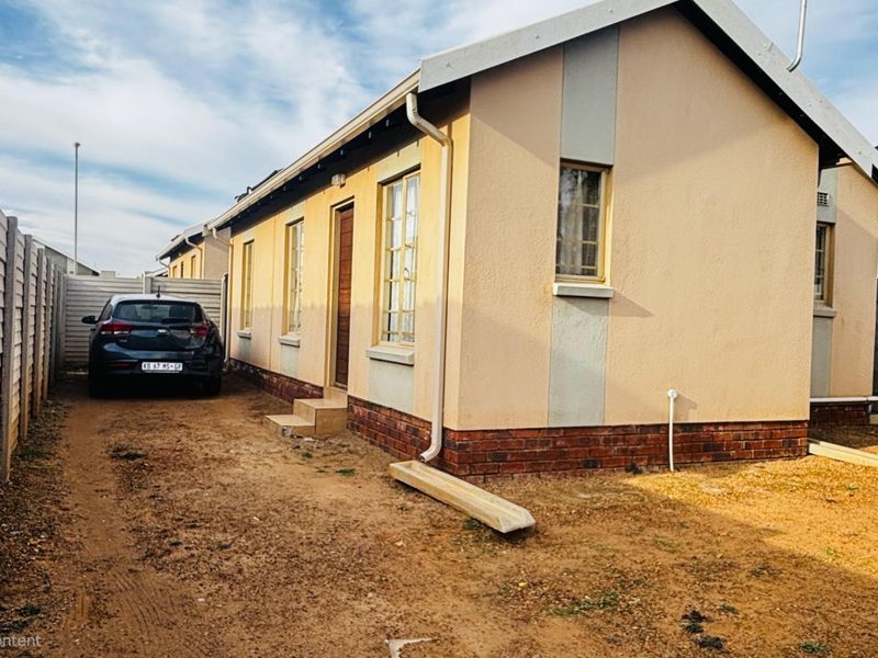 Cosy Alberton home in Sky City living - Photo 2