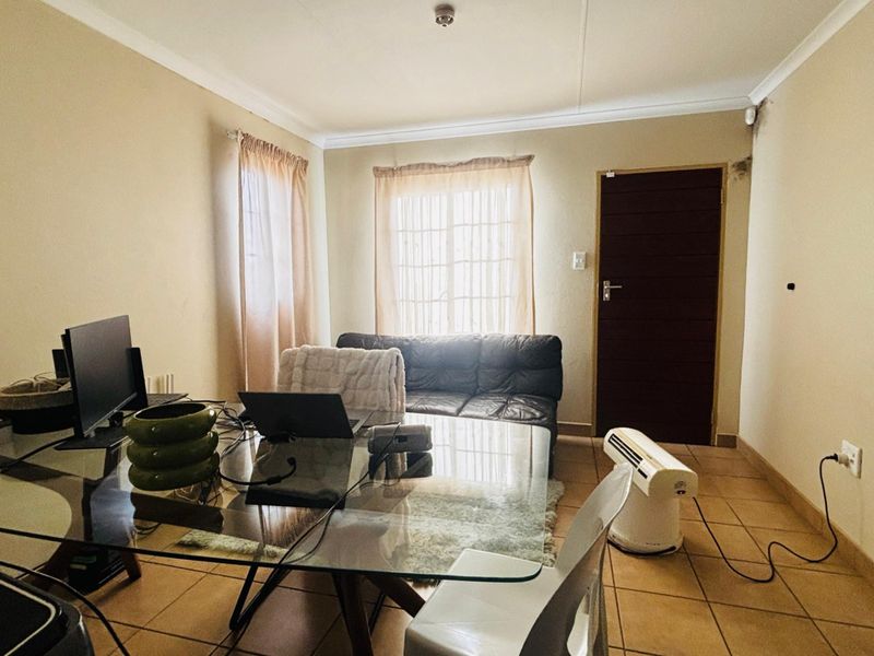 Cosy Alberton home in Sky City living - Photo 5